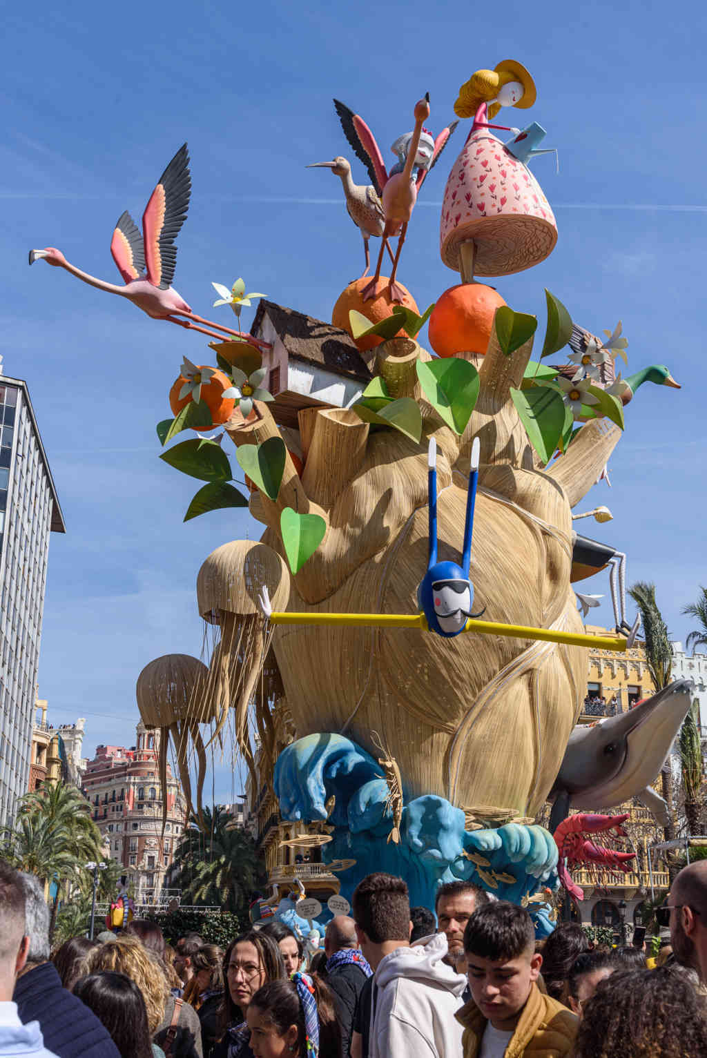 Valencia - fallas 2023 - falla del Ayuntamiento - Cardioversió Valenciana 02.jpg